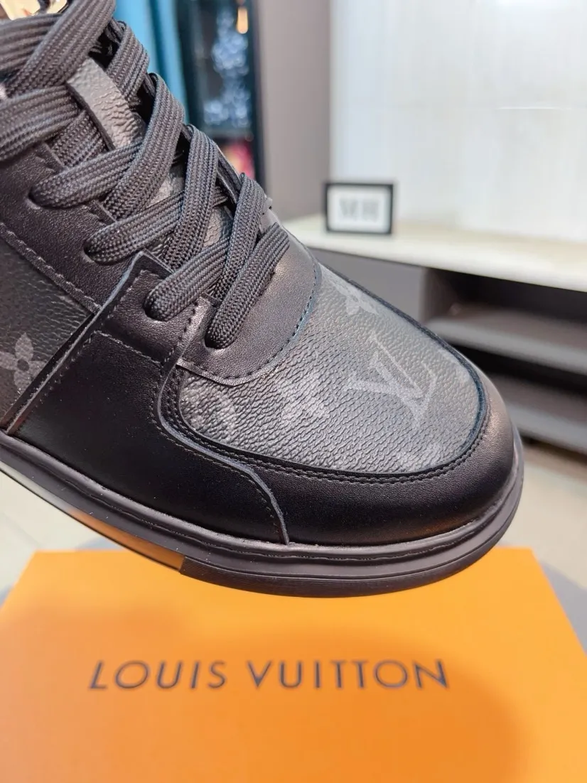 Ex-factory price 438🌹🌹【LOUIS VUITTON】Same style on Louis Vuitton* official website🚹Men's high-top casual shoes❤️Same style as popular celebrities and big names ~ Best-selling at home and abroad Lv focuses on the checkerboard series...Imported first-layer cowhide with special fabrics➕Full sheepskin lining➕Brand-specific hollow outsole💎Produced by OEM The highest version🔍🔍Number of codes: 38-44,